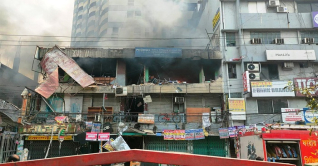 সায়েন্সল্যাবে ভবনে বিস্ফোরণ, আগুন নিয়ন্ত্রণে ৪ ইউনিট 