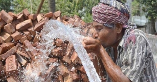 ৪০ ডিগ্রি ছাড়িয়েছে ঢাকার তাপমাত্রা