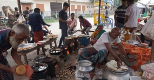 বগুড়ায় জমে উঠেছে শীতের পিঠার ব্যবসা