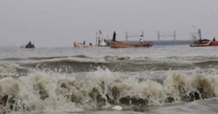 বঙ্গোপসাগরে লঘুচাপ, সমুদ্রবন্দরে ৪ নম্বর সতর্কতা