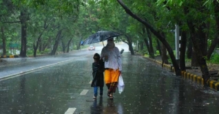 আজও বৃষ্টির মধ্যেই কাটতে পারে ঢাকাবাসীর