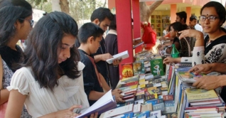 ভার্চুয়ালি নয়, সবার উপস্থিতিতে হবে বইমেলা