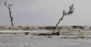 সমুদ্রবন্দরে ৩ নম্বর সতর্ক সংকেত