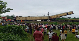 পশ্চিমবঙ্গে ২ ট্রেনের সংঘর্ষ, নিহত ১৫