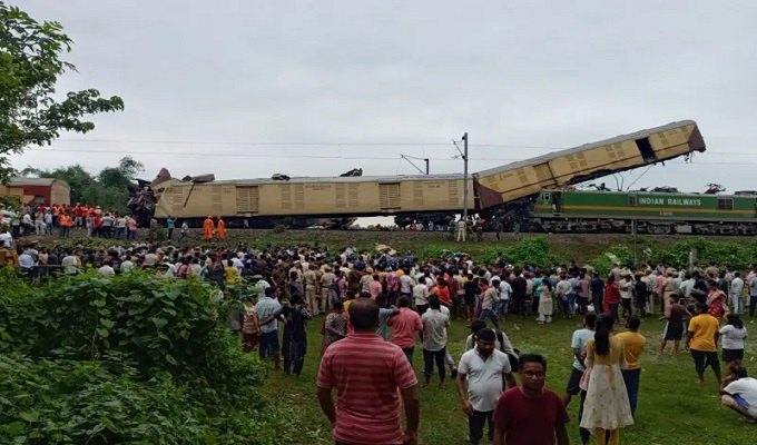 সকাল পৌনে নয়টা নাগাদ এই দুর্ঘটনা ঘটে।