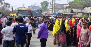 গাজীপুরে ট্রাক চাপায় নারী শ্রমিক নিহত, মহাসড়ক অবরোধ