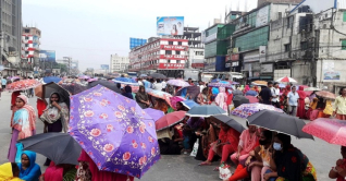 বকেয়া বেতনের দাবিতে ঢাকা-ময়মনসিংহ মহাসড়ক অবরোধ