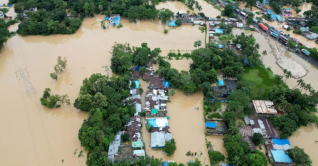 বন্যায় ১১ জেলায় ১০ লাখ পরিবার পানিবন্দি