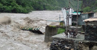 ভারতে ভারী বৃষ্টি-আকস্মিক বন্যায় নিহত বেড়ে ৩৪