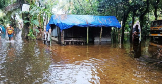 কুমিল্লায় ধীরগতিতে কমছে বন্যার পানি