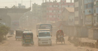 দূষিত শহরের তালিকায় আবার শীর্ষে ঢাকা