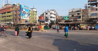 গাবতলীতে যানবাহন কম, ভোগান্তিতে দূরপাল্লার যাত্রীরা