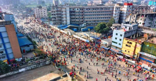 গাজীপুরে গাড়িচাপায় নারী শ্রমিকের মৃত্যু, মহাসড়ক অবরোধ