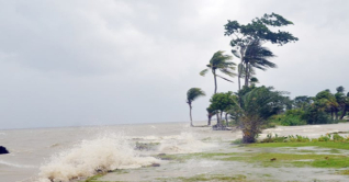 চলতি মাসে ঘূর্ণিঝড়-বন্যার শঙ্কা