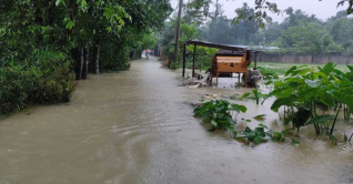 সিলেটে গ্রামের পর গ্রাম প্লাবিত, যোগাযোগ বিচ্ছিন্ন ৪ উপজেলা