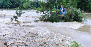 সিলেটে বন্যা পরিস্থিতির অবনতি, পানিবন্দি ৩ লাখ মানুষ