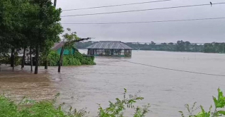 পানিতে ভাসছে ১৩ জেলা, বিপৎসীমার ওপরে ৯ নদীর পানি