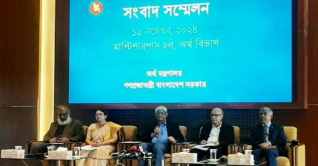 কিছু ব্যাংক খুঁড়িয়ে চললেও বন্ধ হবে না: অর্থ উপদেষ্টা