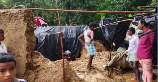 দেয়াল ধসে মা-মেয়েসহ পরিবারের ৪ জনের প্রাণহানী