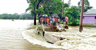 সুনামগঞ্জে নদীর পানি বাড়ছে, ঝুঁকিতে সবকটি হাওর