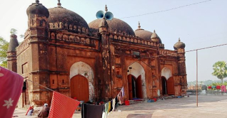 ৪০০ বছরের ঐতিহ্যের সাক্ষী বড় শরীফপুর মসজিদ