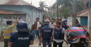 রূপগঞ্জে দু`গ্রুপের সংঘর্ষ: আহত ১৫, নারীসহ গ্রেপ্তার ৪