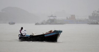 ২০ জেলার নদীবন্দরে সতর্কতা