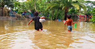 সুপেয় পানির সংকটে চার উপকূলীয় উপজেলার মানুষ