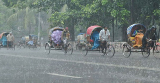 টানা বৃষ্টিতে চরম ভোগান্তিতে নগরবাসী