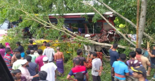 গোপালগঞ্জে সড়ক দূর্ঘটনায় নারীসহ ৫ জনের প্রাণহানী