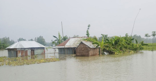 পাহাড়ি ঢলে রংপুরের ২৫ গ্রাম তিন ফুট পানির নীচে