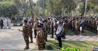 সামরিক কবরস্থানে স্বরাষ্ট্র উপদেষ্টা ও তিন বাহিনীর শ্রদ্ধা