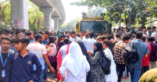 নারীর প্রতি সহিংসতার প্রতিবাদে শাহবাগে ৩০ কলেজের শিক্ষার্থীরা