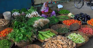 জেনে নিন আজকের বাজার দর