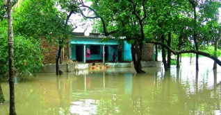 সুনামগঞ্জে লাখো মানুষ পানিবন্দি