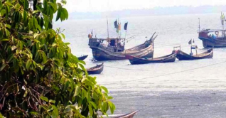 টেকনাফে নৌকাডুবি: চার রোহিঙ্গা নারী-শিশুর মরদেহ উদ্ধার