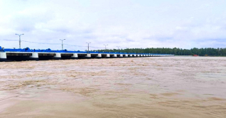 বিপৎসীমার ওপরে তিস্তার পানি, আতঙ্কে নদীপাড়ের মানুষ