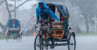 দিনভর থেমে থেমে বৃষ্টির আভাস