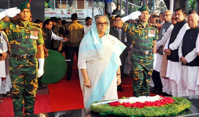 বঙ্গবন্ধুর প্রতিকৃতিতে আ. লীগের নতুন কমিটির শ্রদ্ধা